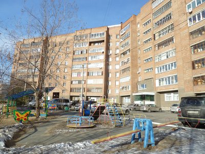 Продам 3-комн. Взлетная 1 (рынок Взлетка) 4/10кир, 100/60/20, состояние отличное – современный ремонт: спальни – окна во двор, кухня с утепленной лоджией, пол с подогревом (зона столовой 20кв.м), ванна с окном (8кв.м), большая лоджия (7кв.м длинной), зал 