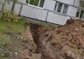 Житель Норильска упал в строительную траншею и сломал шею