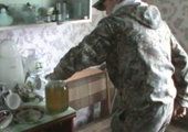 В Красноярском крае вооруженные бандиты украли банку меда