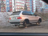 В Красноярске продолжаются хищения колес с автомобилей